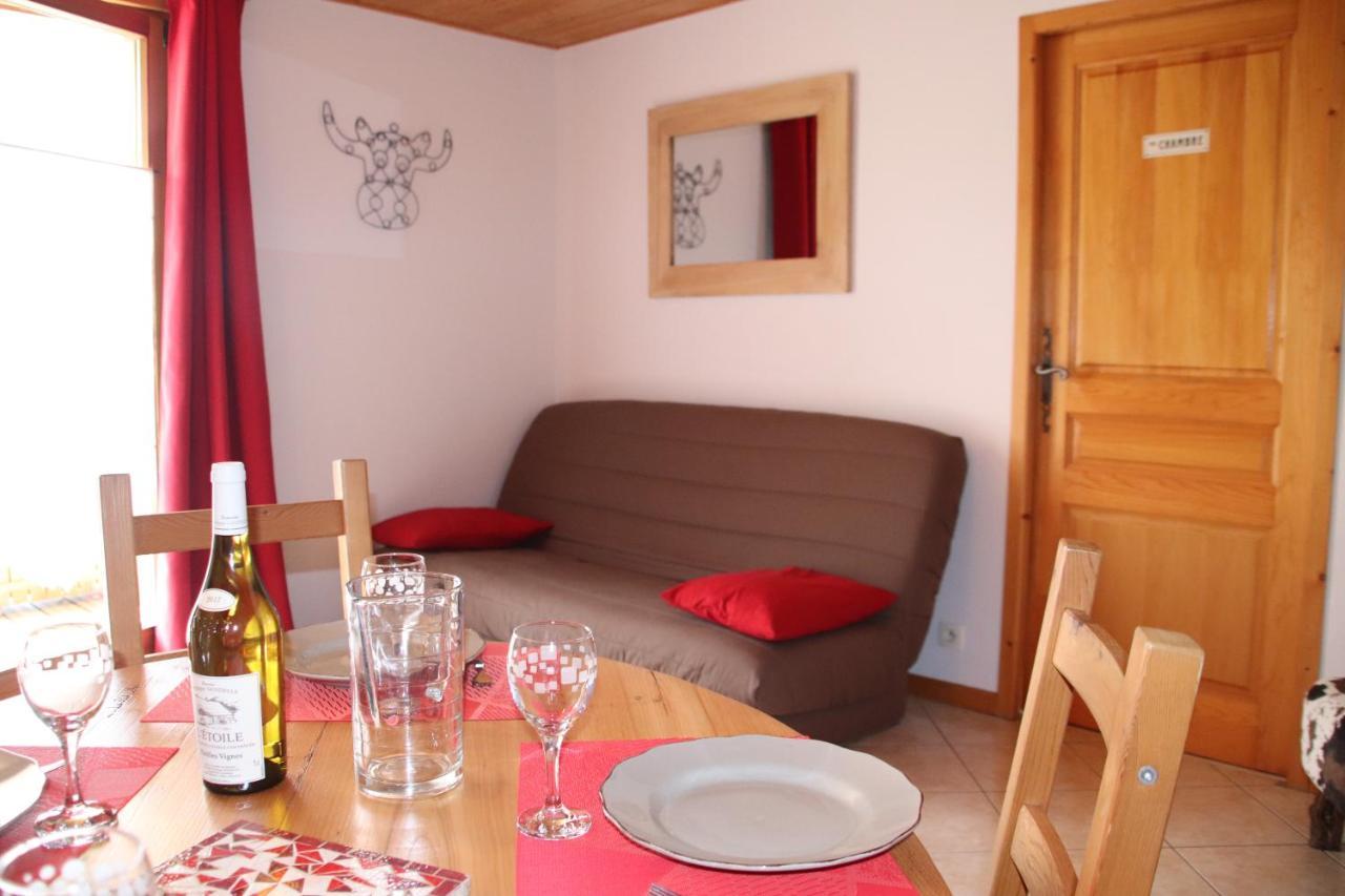 Logement Entre Lac Et Montagnes Thones Exterior photo