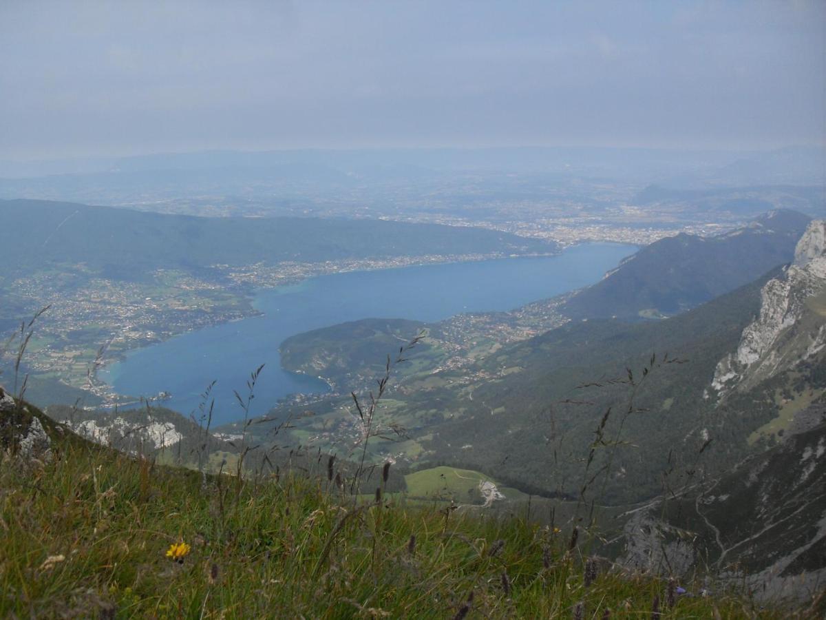 Logement Entre Lac Et Montagnes Thones Exterior photo