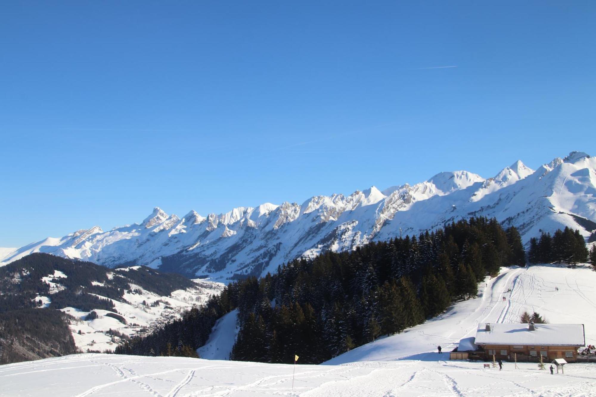 Logement Entre Lac Et Montagnes Thones Exterior photo